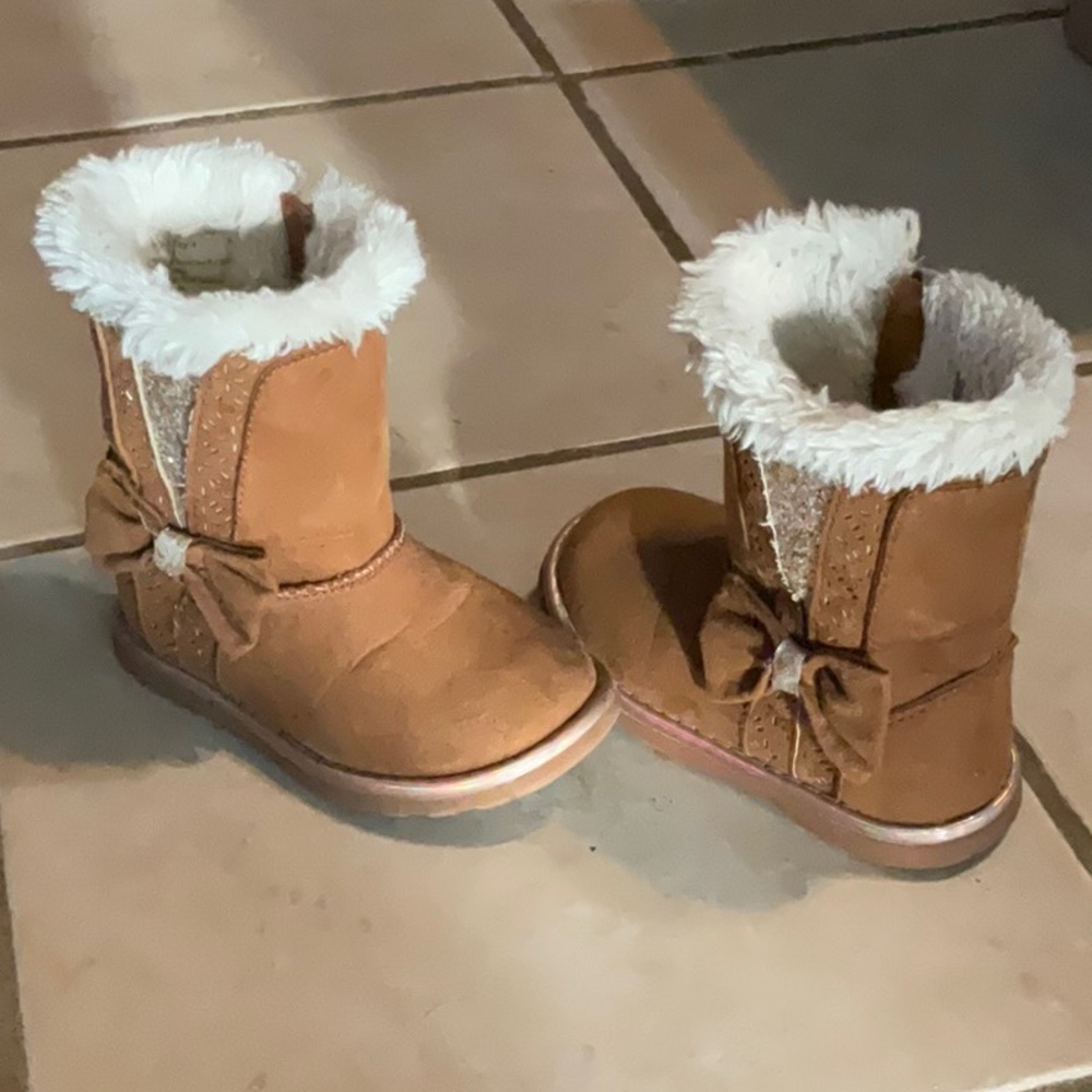 Cozy Magellan Tan Boots with Faux Fur and Bow